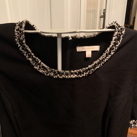 Skies are Blue fringed and metallic Chanel-like dress. Worn once - Picture 4 of 6